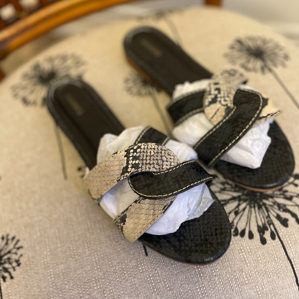 Size 9 Kaanas Santorini Snake. Hand made. Excellent Condition